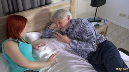 Дедок принял виагру и стал разводить внучку на еблю