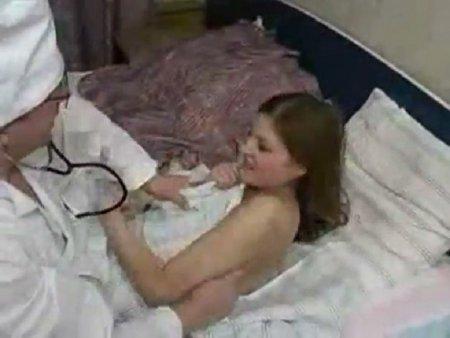 Врач скорой помощи насилует пациентку