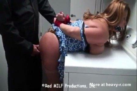 Пошла постирать и была изнасилована соседом